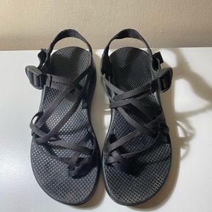Chaco | strappy sandals in black